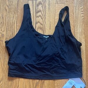 Social tourist black lined athletic tank top